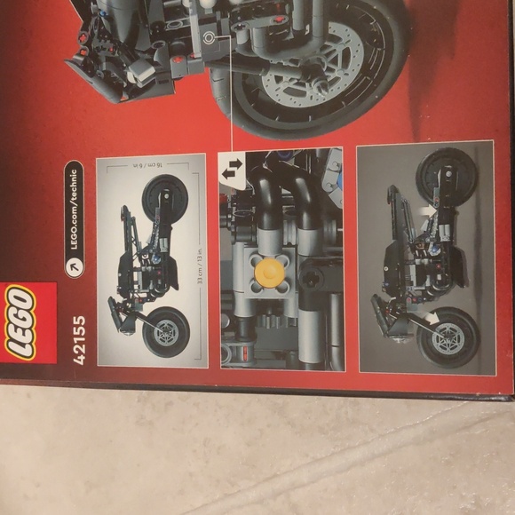 New! LEGO technic  The Batman Motorcycle batcycle - Picture 4 of 5